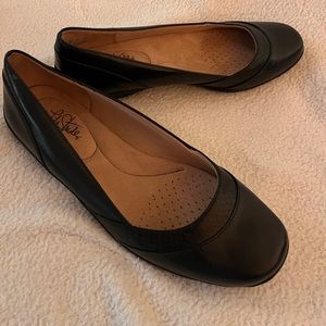 Life Stride Soft System black flats. Never worn.